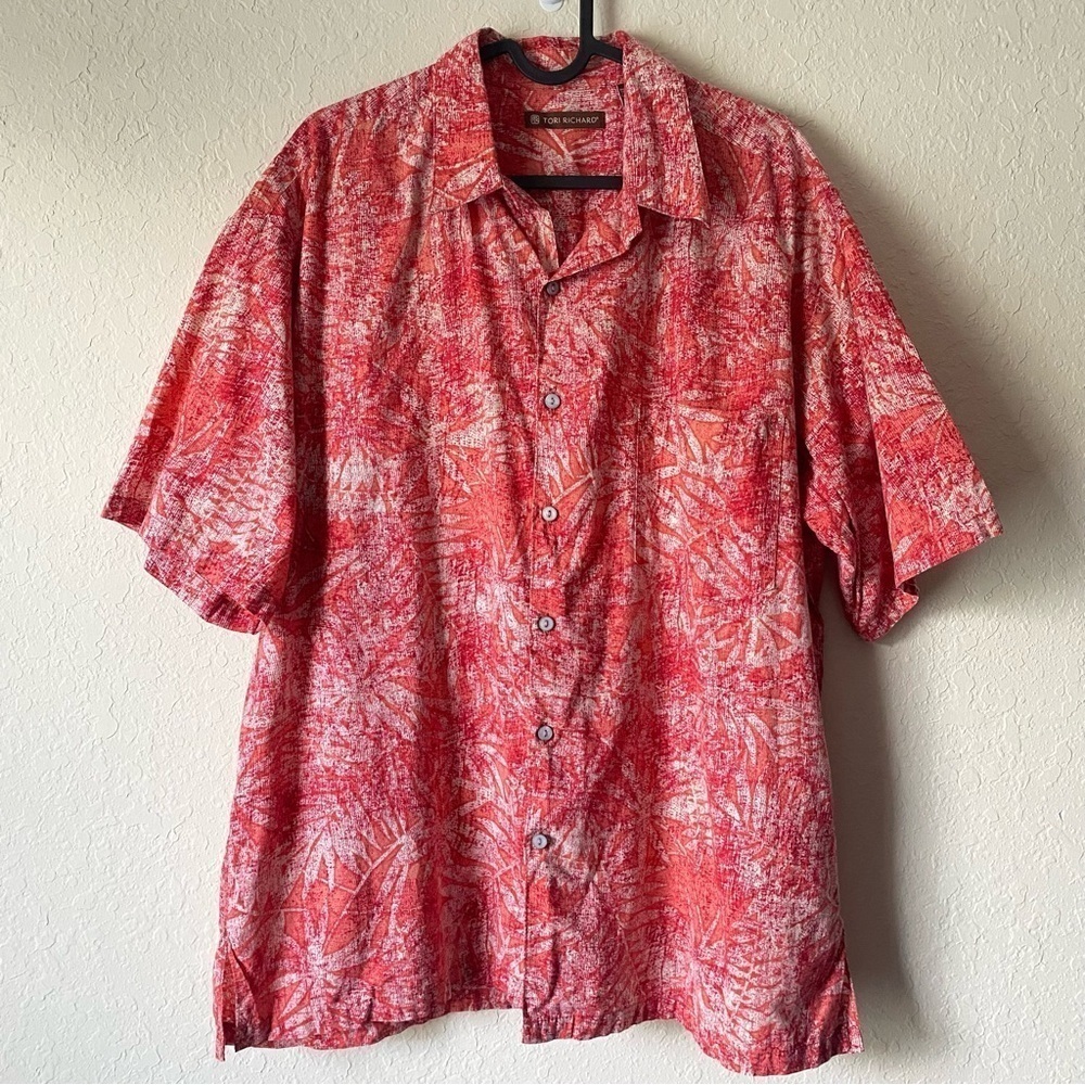 Tori Richard | Men's 100% Cotton Hawaiian Floral Button Down Shirt Size Large